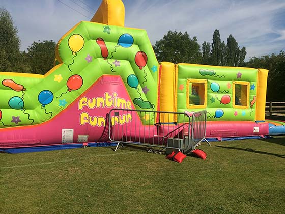 assault course bouncy castle